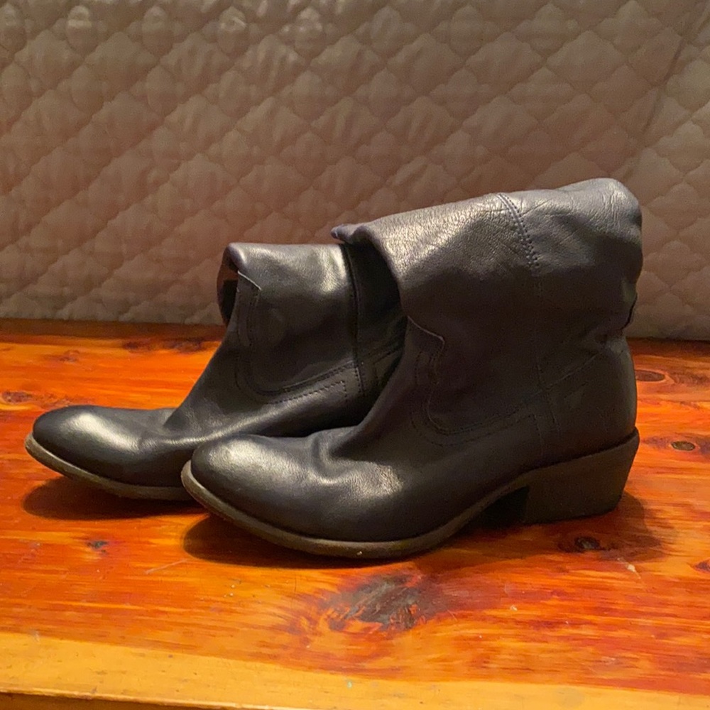 Barely worn Navy Frye Cowboy Boots